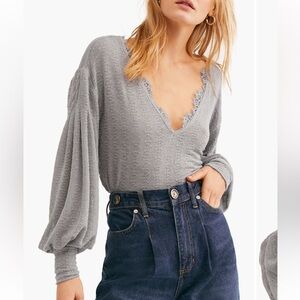 Free People Grey V neck sweater with balloon sleeves. Size medium.